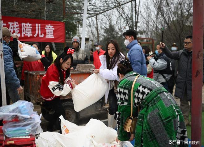 凝聚愛心，點(diǎn)亮希望 木森、紅豆團(tuán)隊(duì)為明慧陽光家園捐贈(zèng)近二十萬元物資